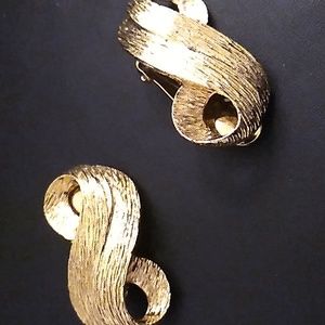 Beautiful Gold Brushed infinity Clip-on Earrings